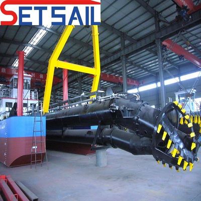 Dredger a aspirazione a taglio da 16 pollici con corrente d'acqua a boom di ancoraggio di 2500 metri cubi Tipo di potenza diesel