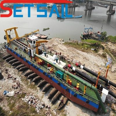 Scavatrice di sabbia ad aspirazione per operazioni di dragaggio