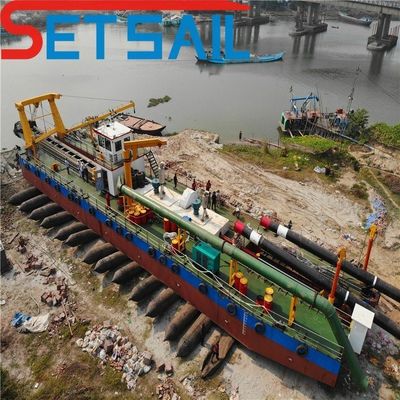 River Lake Port Reservoir Bagnato con una dragaglia a aspirazione da 24 pollici a 20 metri di profondità