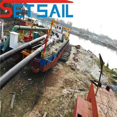 River Lake Port Reservoir Bagnato con una dragaglia a aspirazione da 24 pollici a 20 metri di profondità